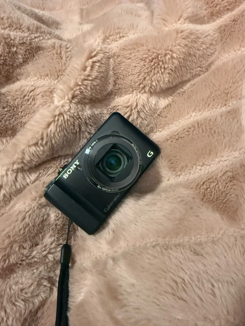 Sony Black Cyber-shot DSC Compact Digital Camera with Accessories
